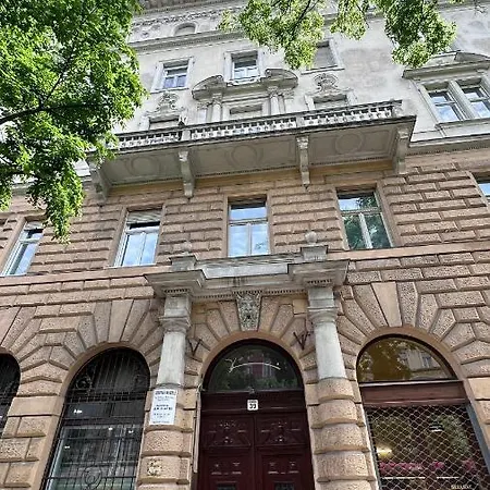 Ferenc Apartamento *